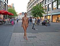 Sesión veraniega de Maria D. en público, foto previa 9 de 9